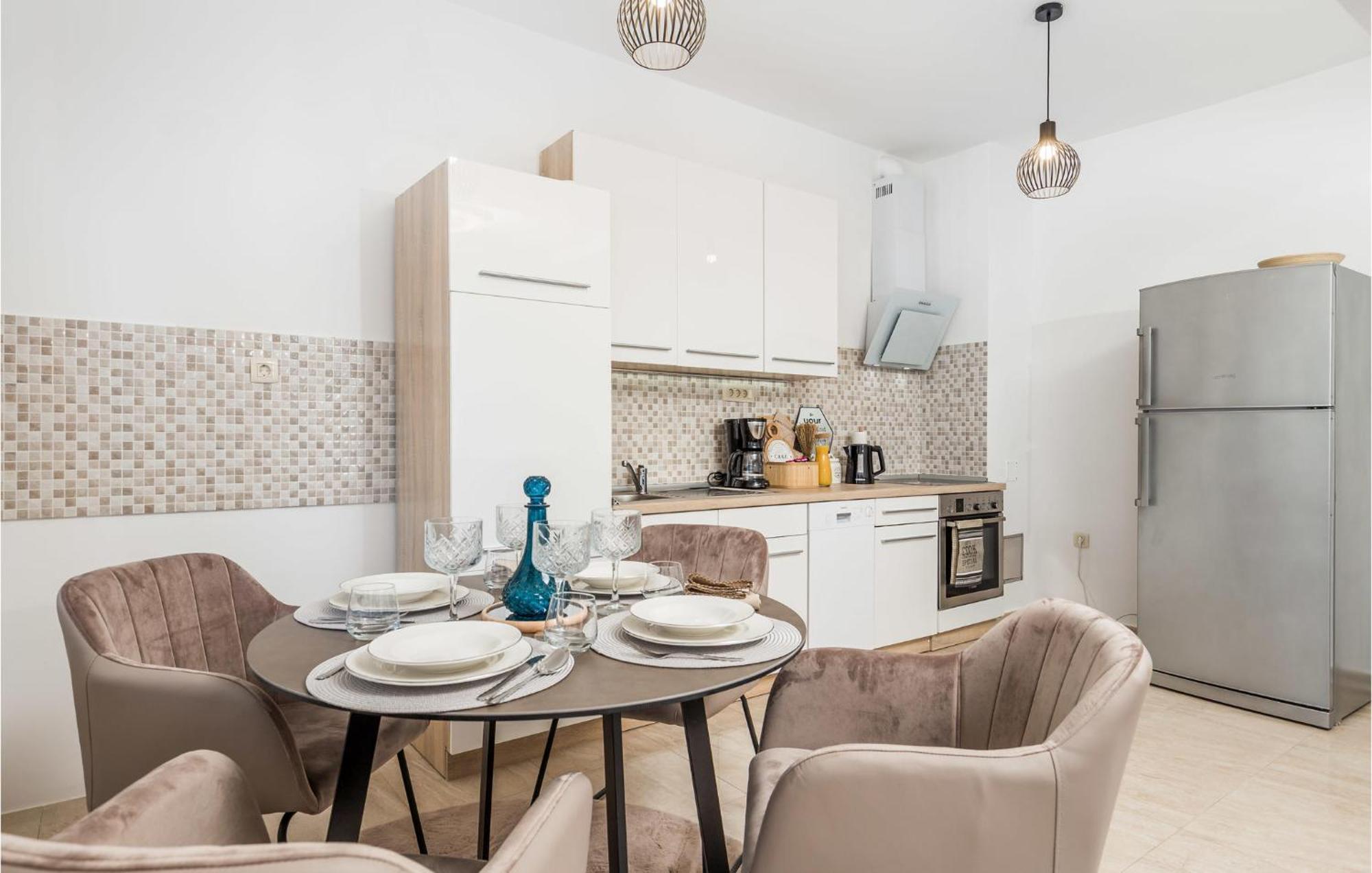 2 Bedroom Amazing Apartment In Rijeka Exteriér fotografie